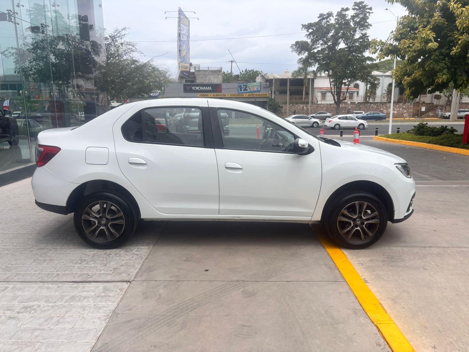 2024 RENAULT LOGAN 4P INTENS L41.6 AUT