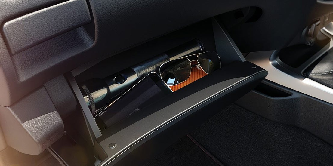 Nissan NP300 Interior4